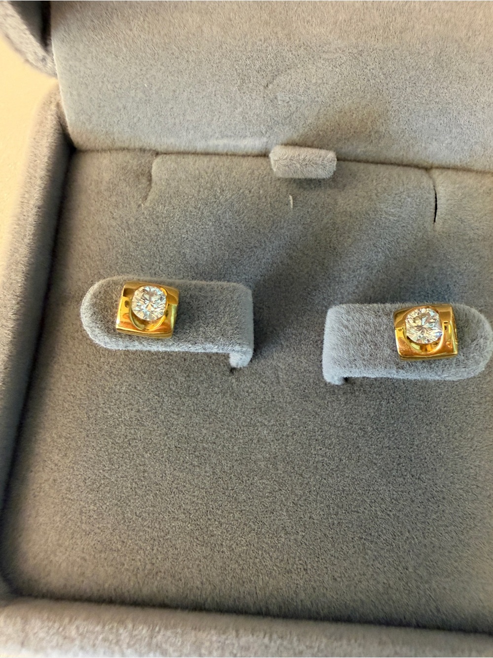 18K Yellow Gold 750 Heart Shaped Diamond Stud Earrings - Picture 1 of 5